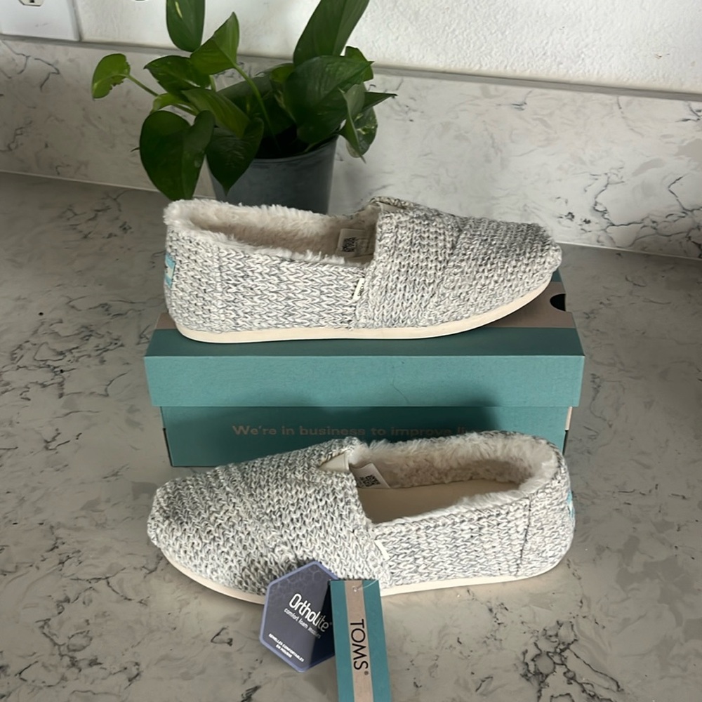 Brand new Toms